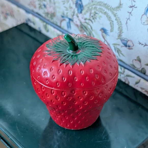 Vtg Milk Glass Strawberry Jar - Picture 2 of 13